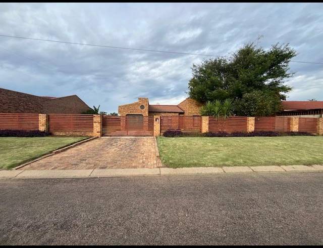 4 BEDROOM HOUSE FOR SALE IN WINDMILL PARK